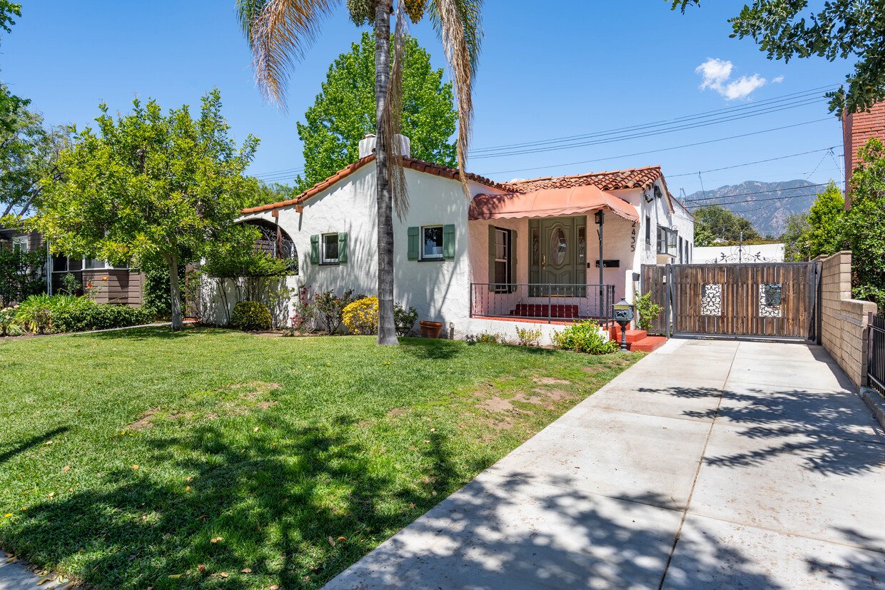 Primary Photo - 2435 E Villa St