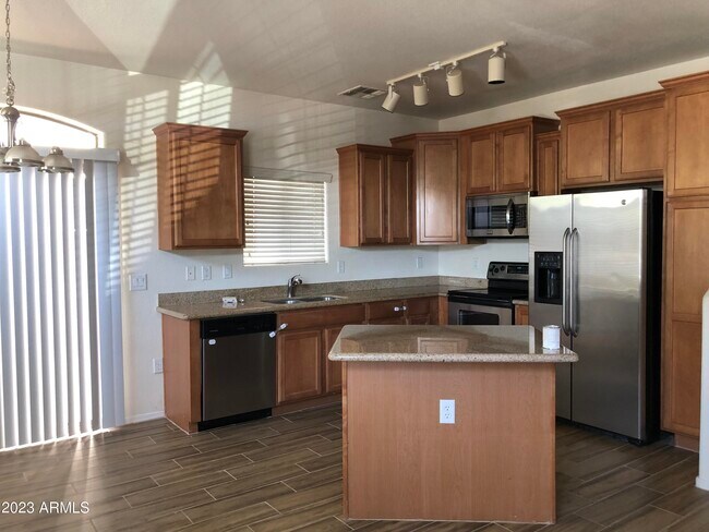 Foto del edificio - 2727 N Price Rd