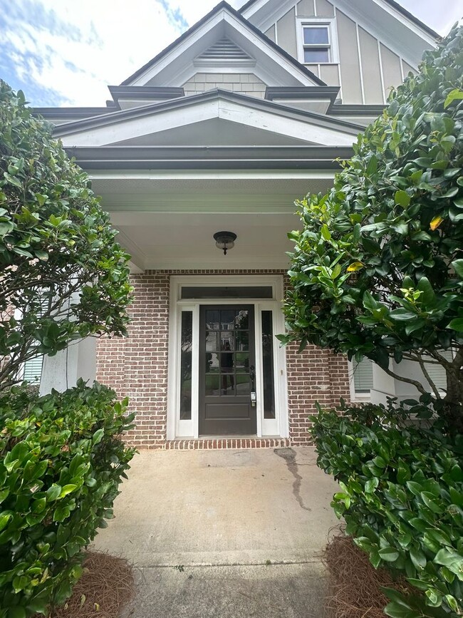 Building Photo - Brick Single Family Rental - 4 bedroom/4.5...