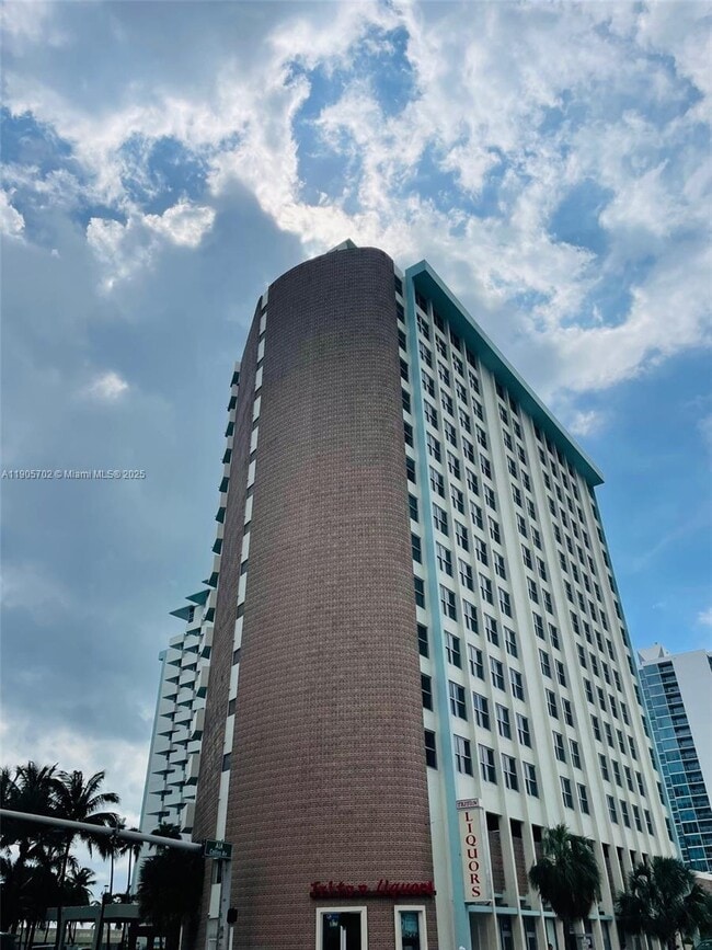 Building Photo - 2899 Collins Ave