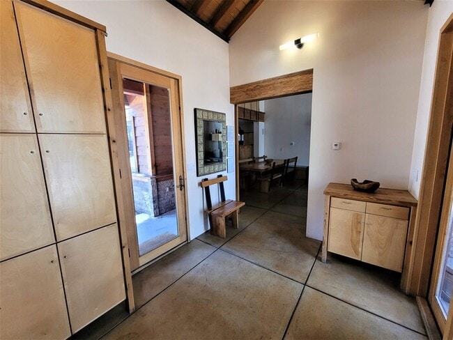 Foto del edificio - Custom Home Steps From Big Bear Lake