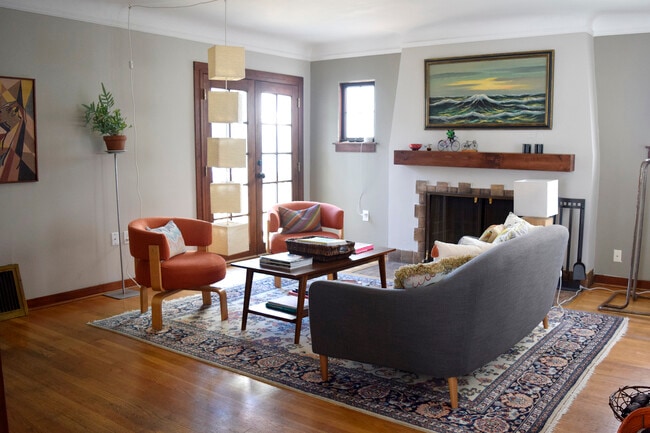 Living room - 3211 14th Ave S