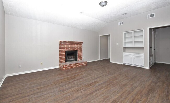 Building Photo - 13611 Ravensway Dr