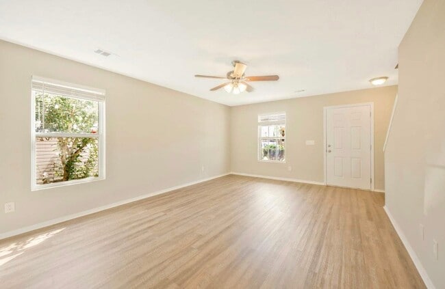 Building Photo - 2888 Creekbend Dr