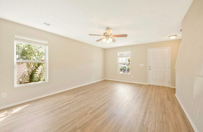 Foto del edificio - 2888 Creekbend Dr