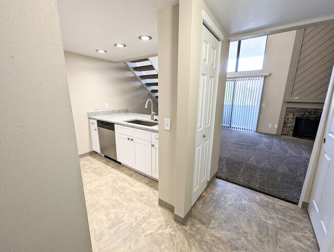 Foto del edificio - 2 Bed 1 Bath Condo Near Cherry Creek