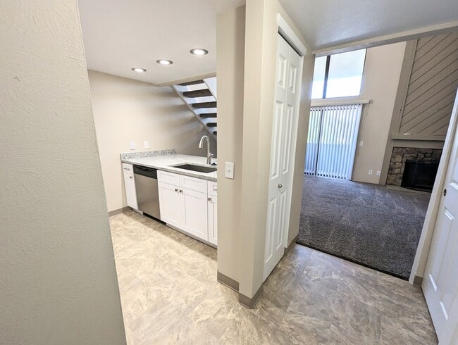 Building Photo - 2 Bed 1 Bath Condo Near Cherry Creek
