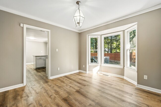 Foto del edificio - 2 Minutes Off I-885 4be / 2.5 ba House in ...