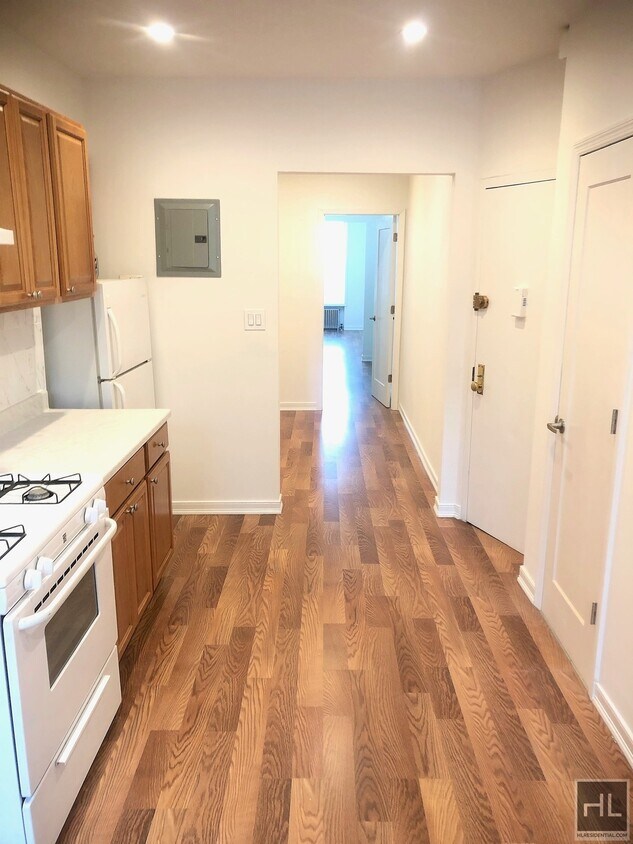 Primary Photo - DIAMOND STREET floor through 1.5 bed