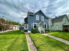 Building Photo - 1302 2nd St
