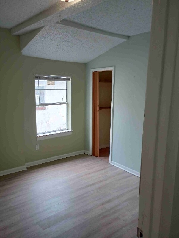 Building Photo - 1204 W 27th St