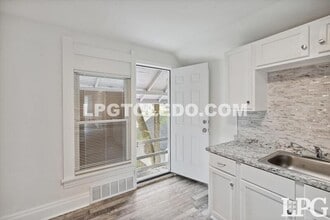 Building Photo - 4039 Vermaas Ave