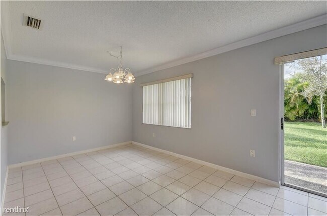 Building Photo - 3 br, 2.5 bath Townhome - 4309 NW 120th Ln