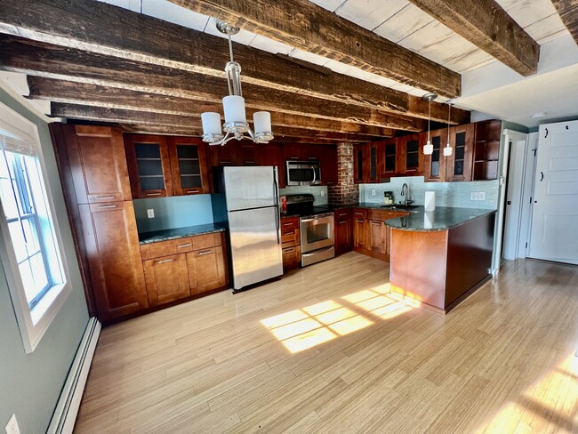 Kitchen - 237 Ferry St