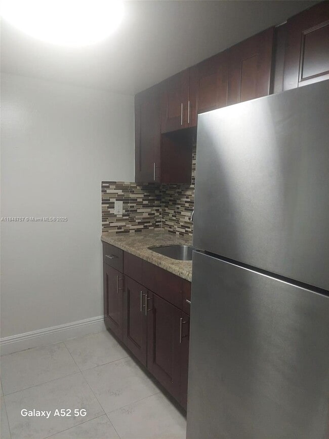Building Photo - 14421 N Kendall Dr