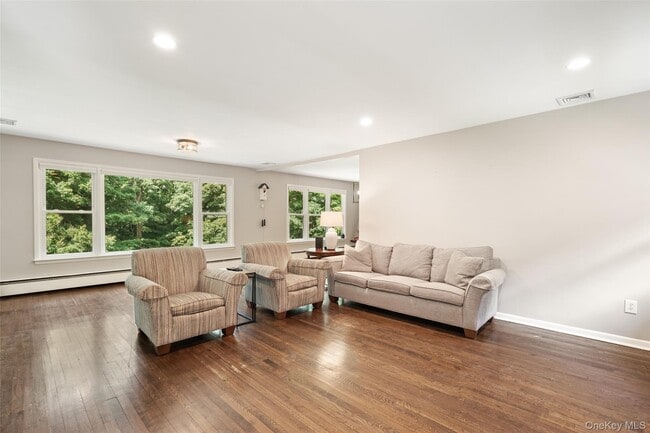 Building Photo - 19 Skyview Dr