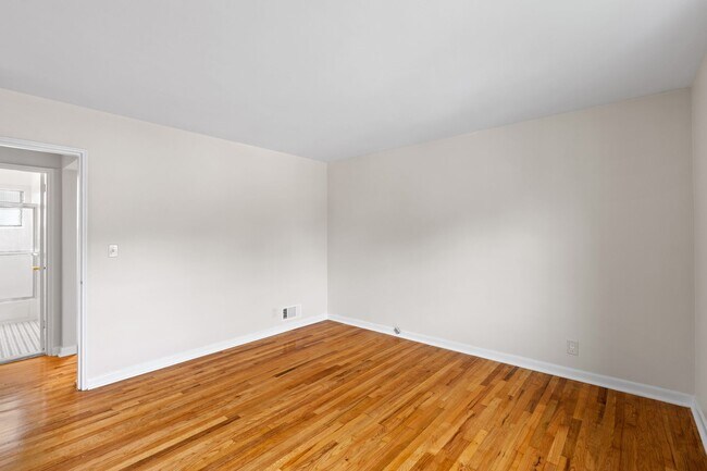 Foto del edificio - F &amp; A Ridgefield Park LLC