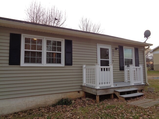 Foto del edificio - Cute House-Nice Yard!