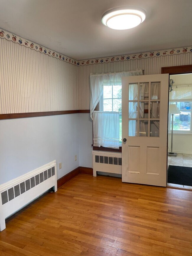 Foto del edificio - 4 BR 1 BATH home