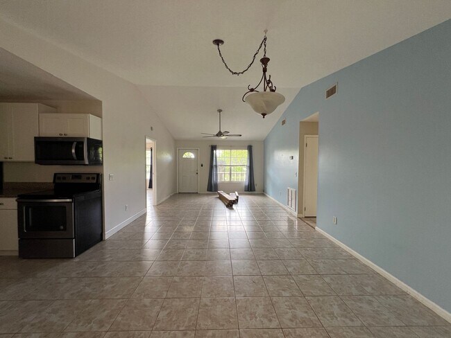 Building Photo - Sebastian Home