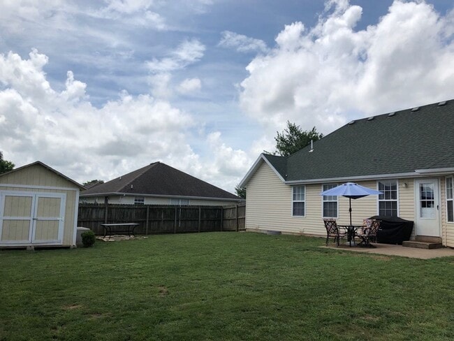 Building Photo - Republic Schools - Gorgeous 4 Bed 2 Bath 2 Car Garage For Rent