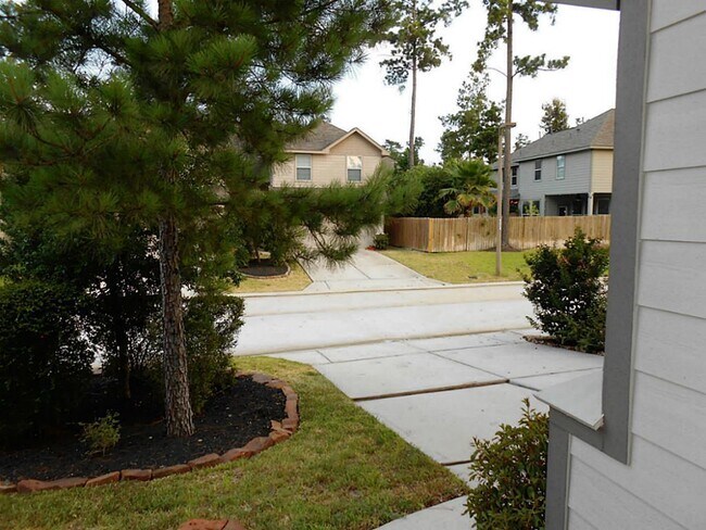 Building Photo - 18 S Burberry Park Cir