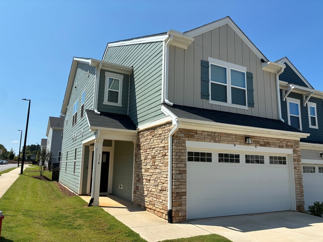 Photo - Room in Townhome on Golden Gate Ln
