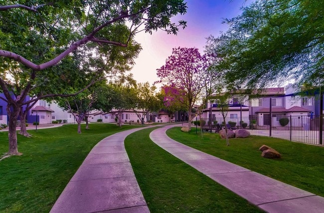 Apartamentos Verano Townhomes — foto de la comunidad - Verano Townhomes