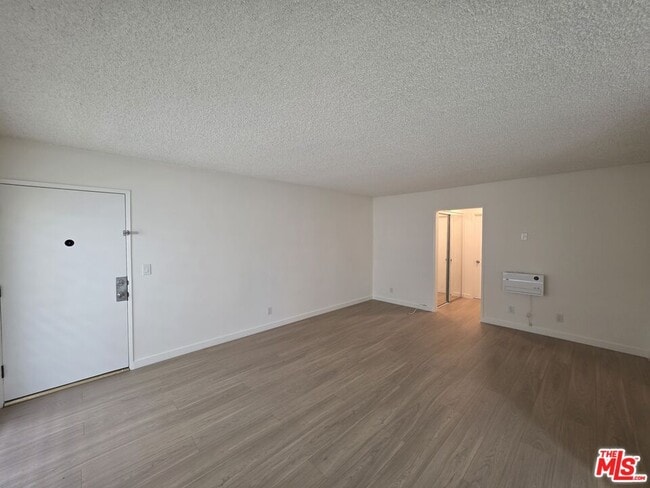 Building Photo - 10815 Rose Ave