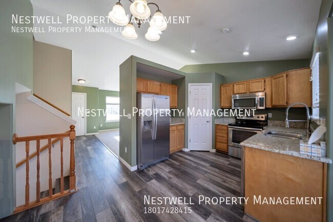 Foto del edificio - Charming Home with Private Backyard Oasis ...