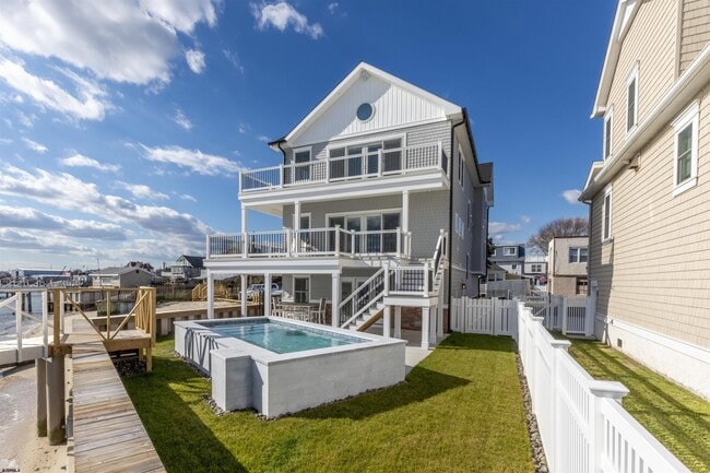 Building Photo - 139 Gibbs Ave