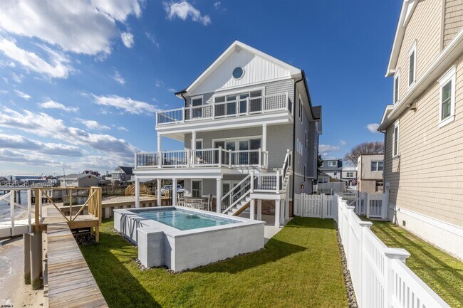 Foto del edificio - 139 Gibbs Ave