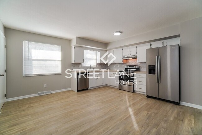 Building Photo - REDUCED!- 3 Bedroom in Columbus!