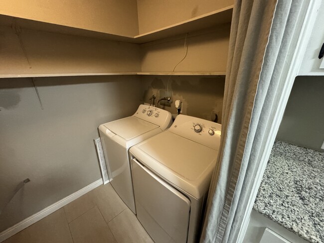 Building Photo - 5060 Village Dr