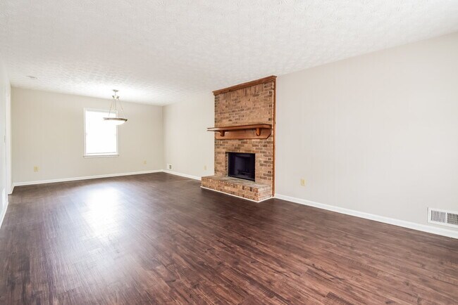 Foto del edificio - 1308 Autumn Hill Ln