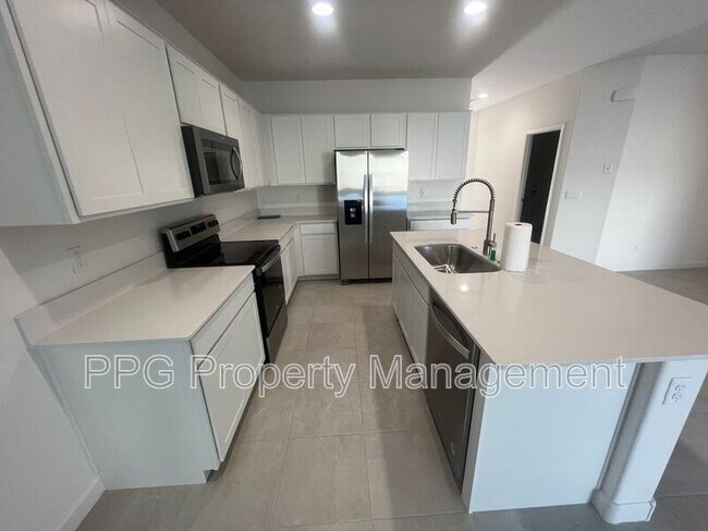 Foto del edificio - 24066 W Flores Dr