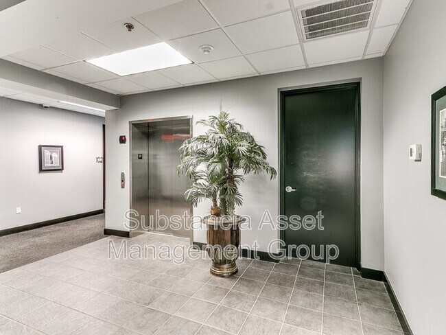 Foto del edificio - 444 N Central Ave