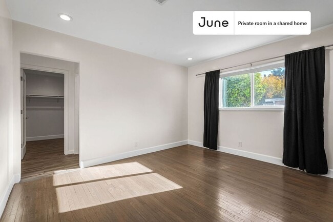 Building Photo - Room in Shared 4 bed/2 bath home