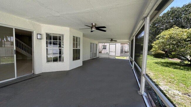 Foto del edificio - 13389 NW 7th St