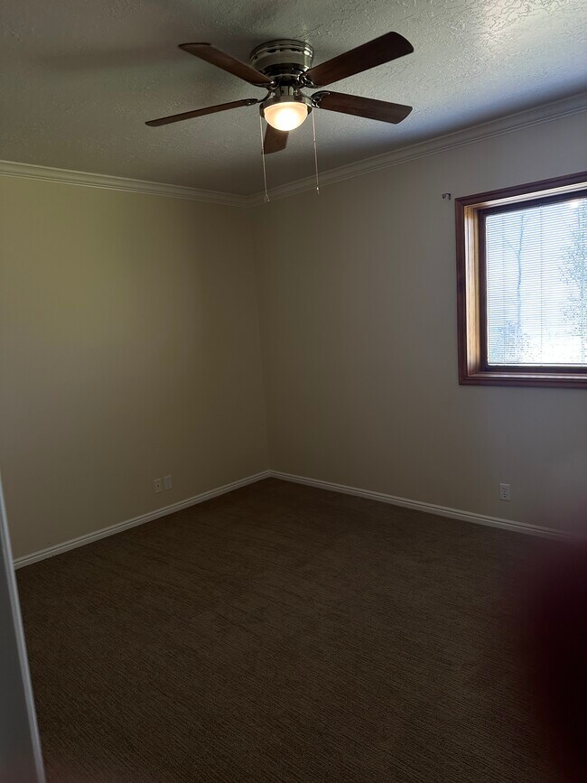 Building Photo - 47 E 4050 S