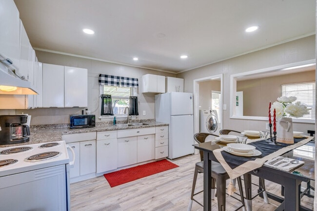 Building Photo - 1923 Lake Ave