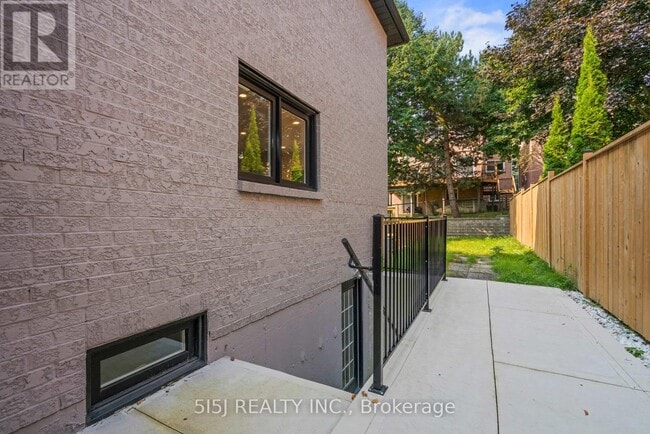 Building Photo - 61 Crawford Rose Dr