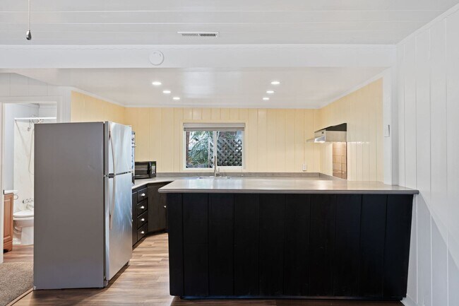 Foto del edificio - 3 bed 2 bath with private fenced yard