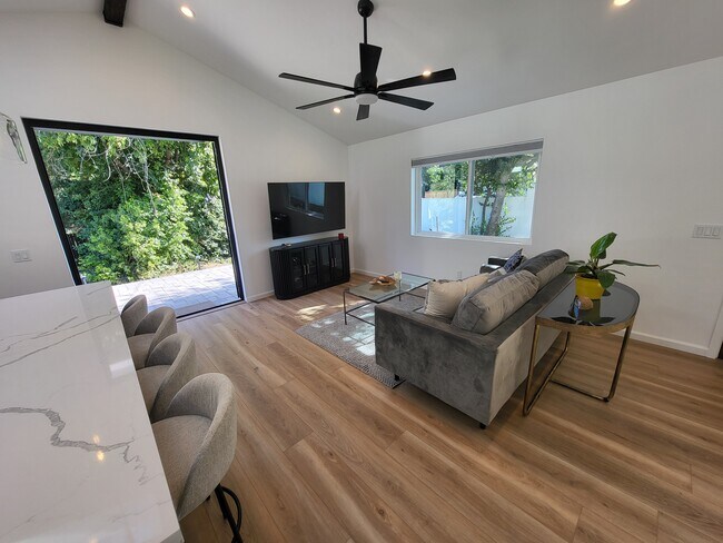 Foto del edificio - 409 N Rancho Rd