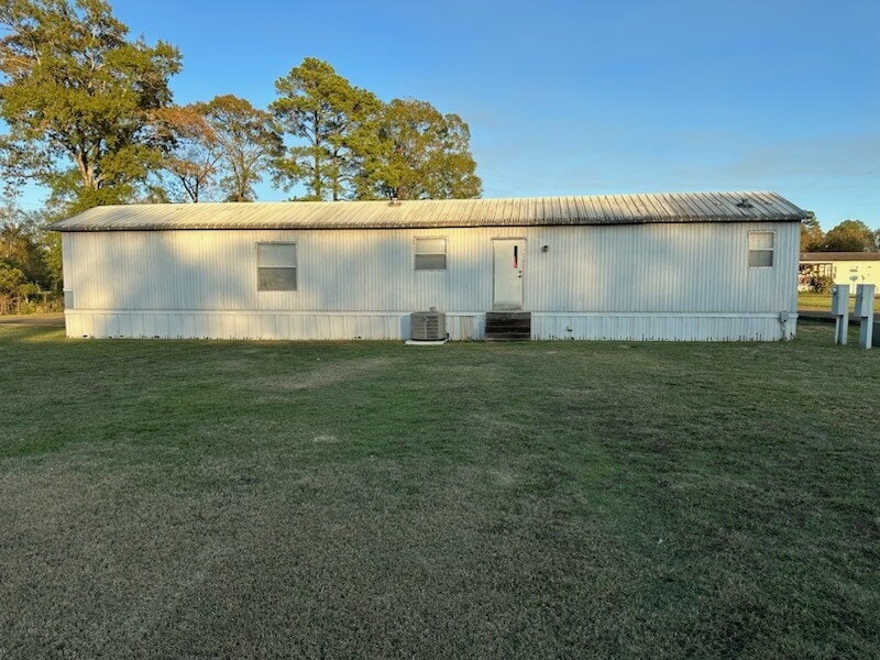 Building Photo - Charming 2-Bed, 2-Bath Mobile Home Oasis i...