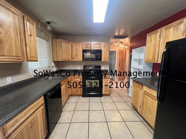Building Photo - Beautiful 3 Bedroom Home