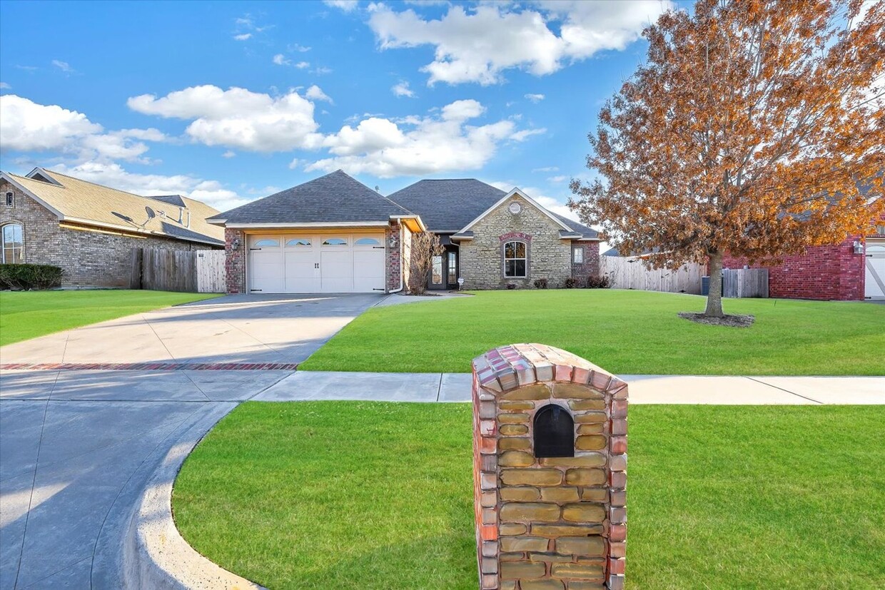 Primary Photo - 3705 NE Willow Way