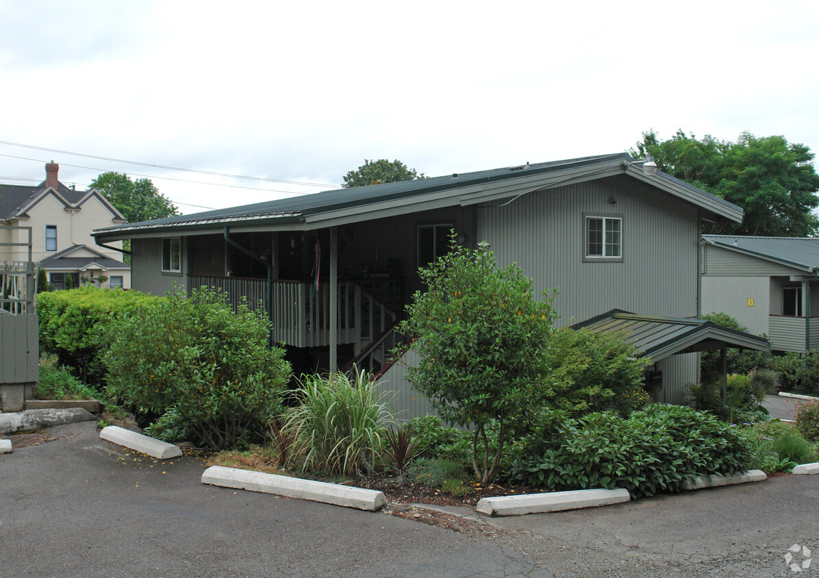 Building Photo - Bayview Apartments