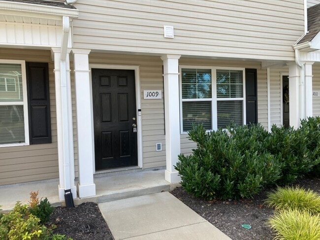 Building Photo - Up to $750 off 1st month Rent with Dec mov...