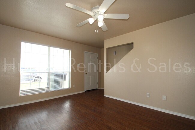 Foto del edificio - Spacious Three-Bedroom!